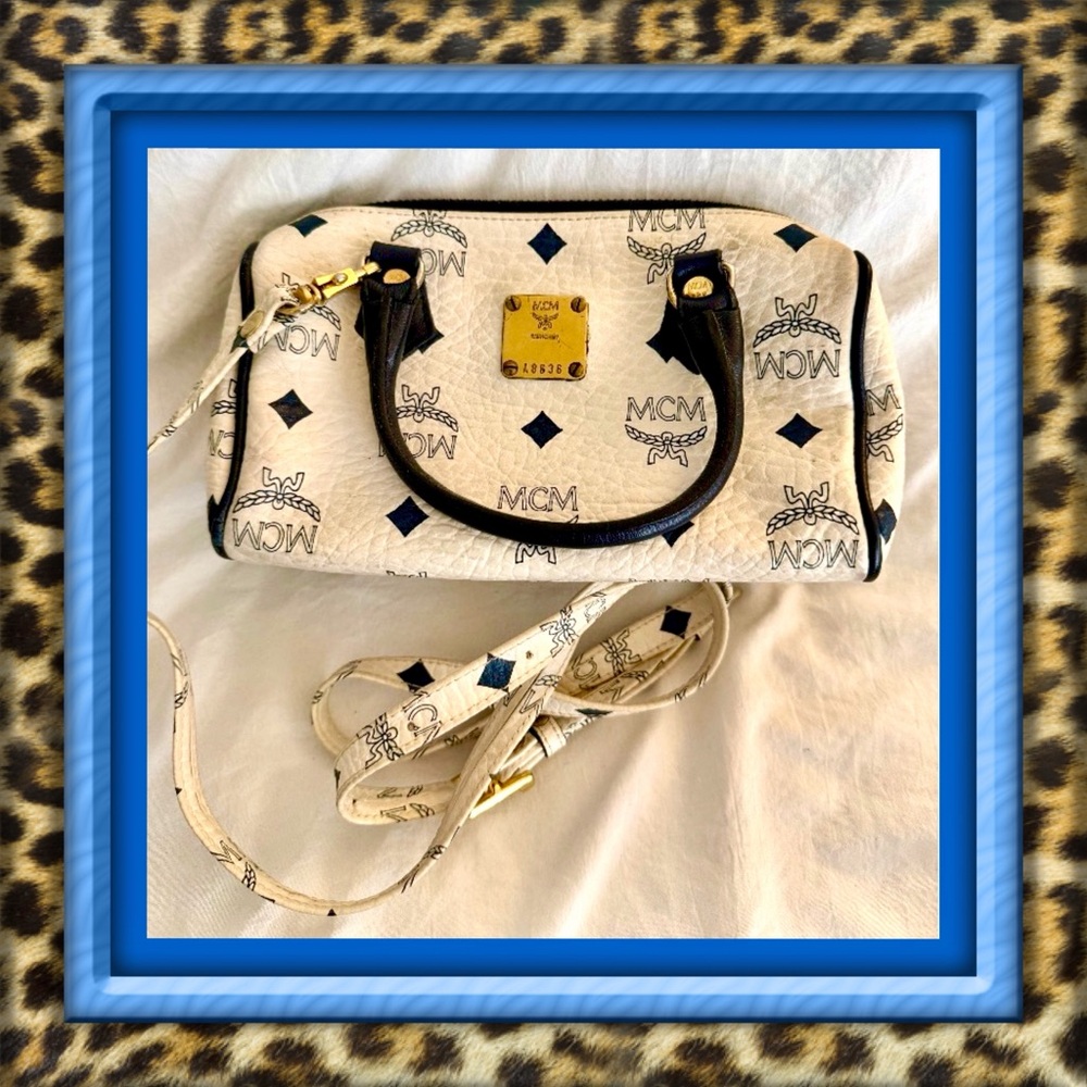 👑✅PRICE FIRM✅ AUTHENTIC White Mini MCM Crossbody Bag